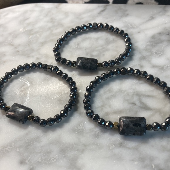 Grey Hematite & Larvikite Bracelet - Picture 5 of 5